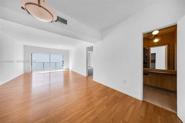 Building Photo - 1880 S Treasure Dr