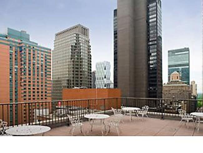 Building Photo - 150 W 51st St
