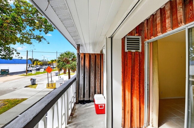 Building Photo - 510 Lake Shore Dr