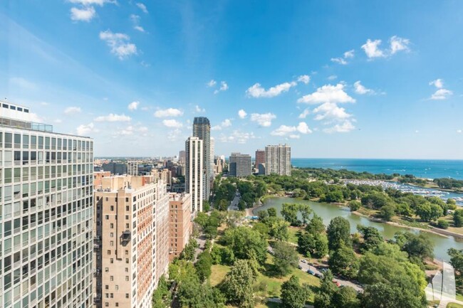 Building Photo - 2 bedroom in Chicago IL 60614