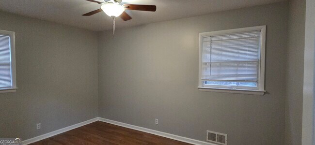 Building Photo - 449 Charter Oak Dr SW