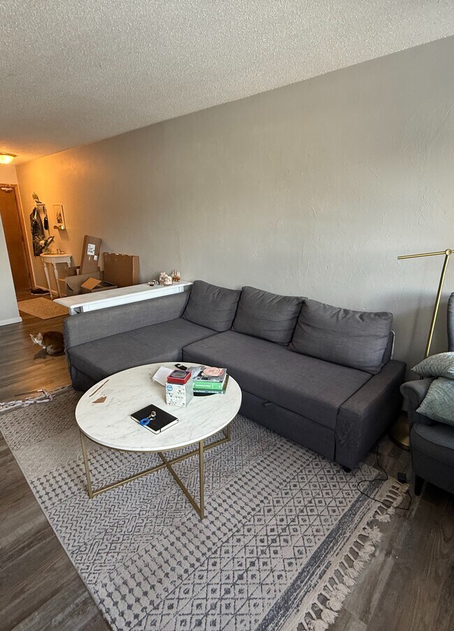 Building Photo - 814 11th Ave SE