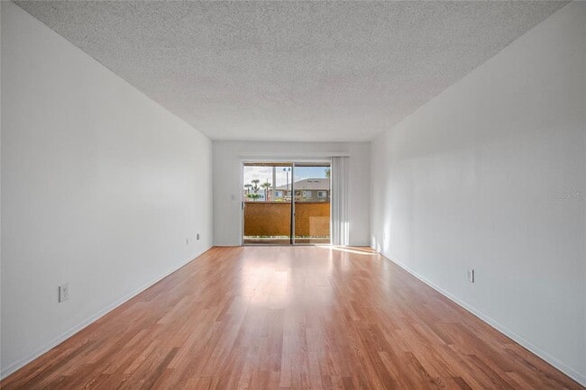 Building Photo - 646 Kenwick Cir