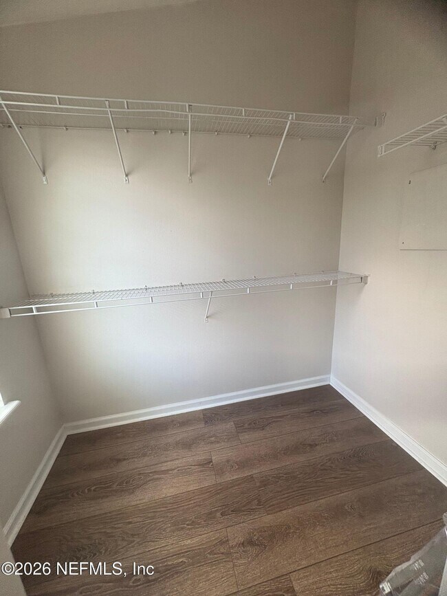 Building Photo - 607 Crystal Way