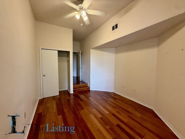 Building Photo - 402 S Armenia Ave