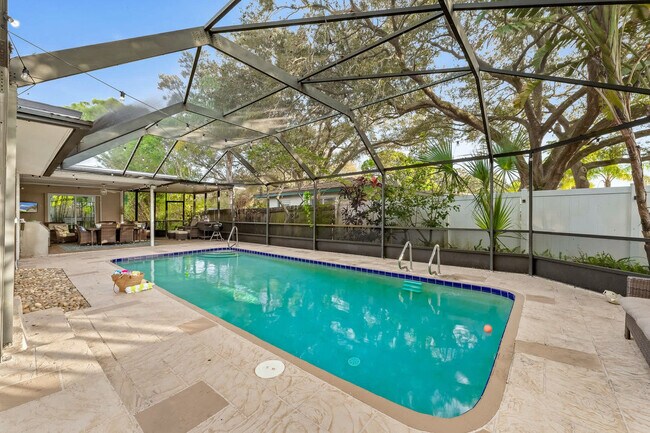 Building Photo - 1341 Bayview Dr