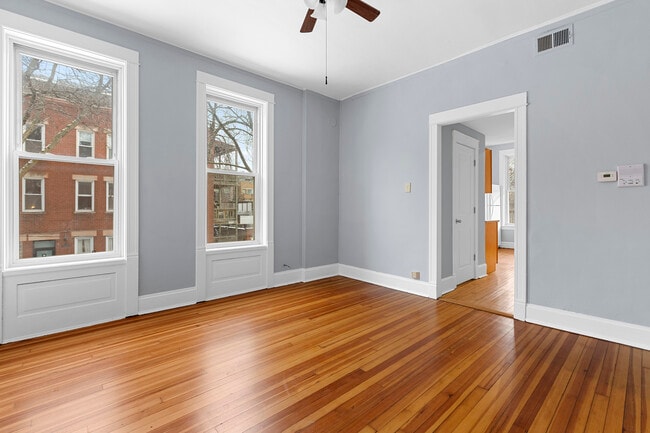 Building Photo - 1337 W Wrightwood Ave