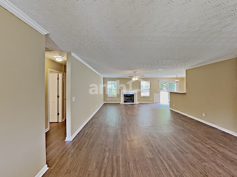 Building Photo - 517 Lazy River Ln