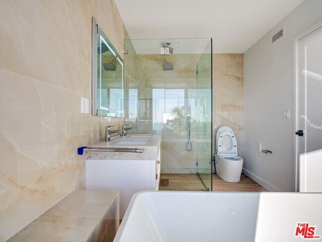 Building Photo - 18109 Coastline Dr