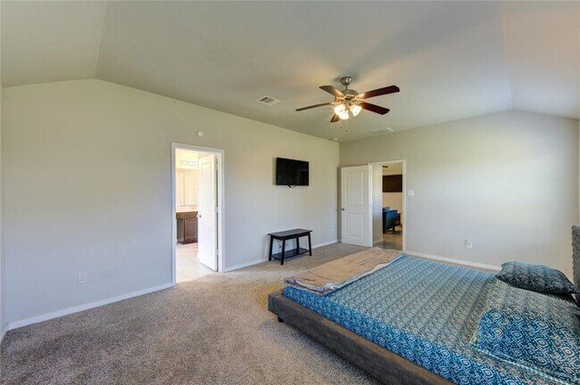 Building Photo - 9011 Hemlock Dr