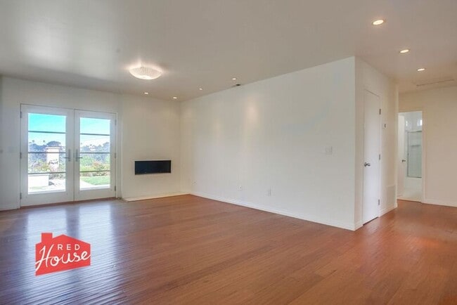 Building Photo - 1878 Pariva Dr