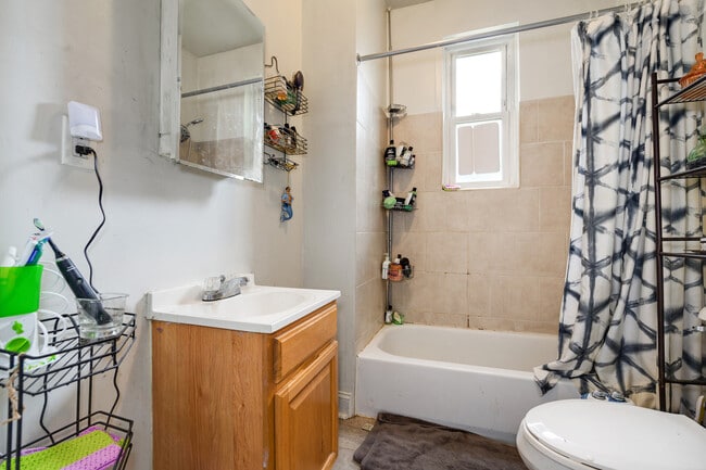 Building Photo - 3521 W Cortland St