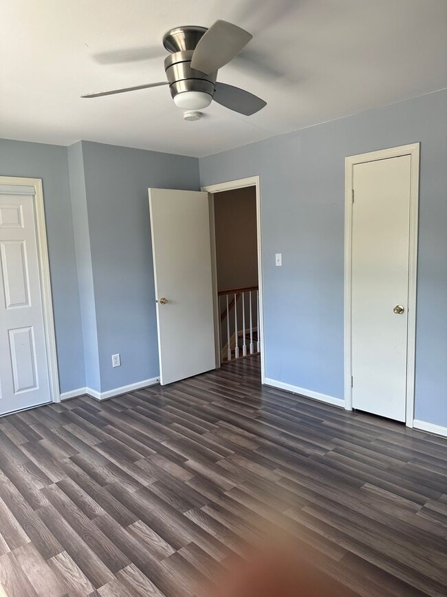 Building Photo - BEAUTIFULLY RENOVATED TOWNEHOME IN WASHING...