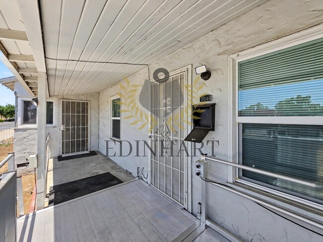 Building Photo - 3049 E McKinley Ave