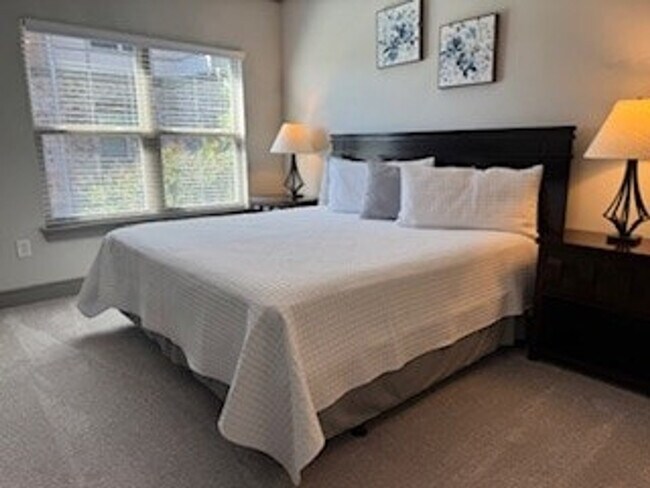 Building Photo - 300 Venue Wy