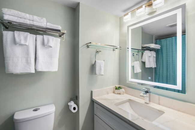 Building Photo - Beautiful 2 Bedroom with a Bay View-Anglers Cove-AVAILABLE FOR ANNUAL TENANT- May 1-2026