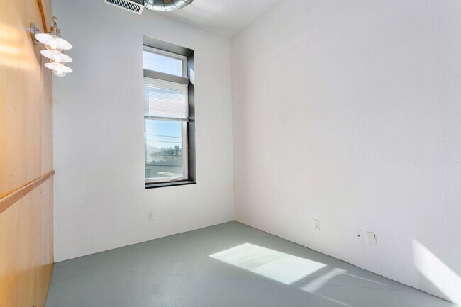Building Photo - 5240 S Tacoma Way