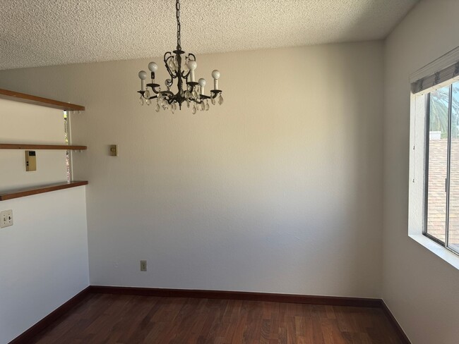 Building Photo - 2 bedroom 2 bath duplex for rent in Kensington!