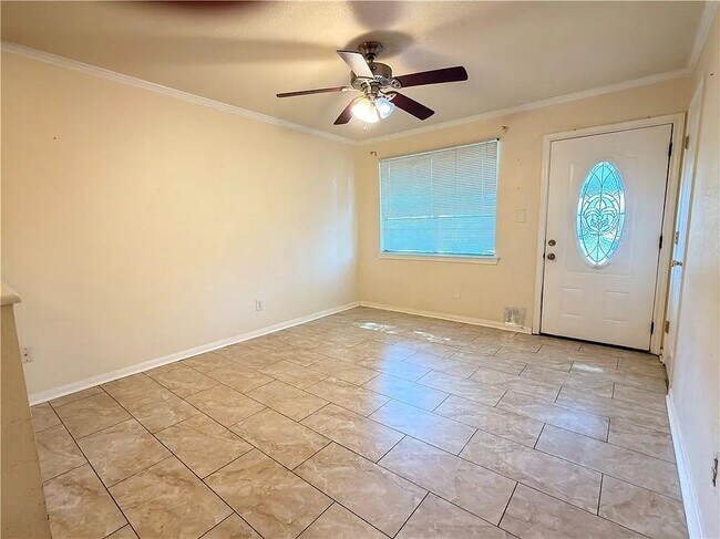 Building Photo - 3236 Reine Ave