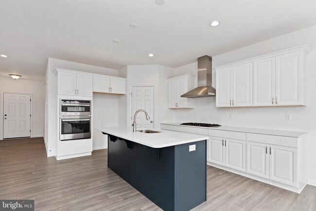 Building Photo - 508 Charleston Dr