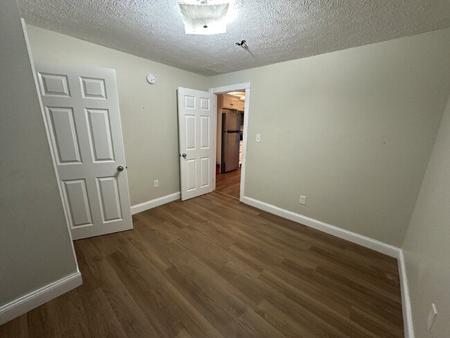 Building Photo - Charming 2-Bedroom Apartment in Portland's East End!