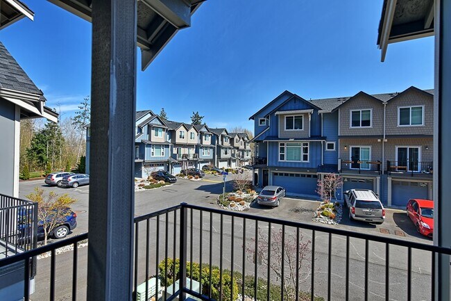 Building Photo - Near Silver Lake - Rare Availability With ...