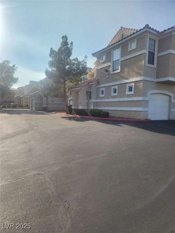 Building Photo - 5855 Valley Dr