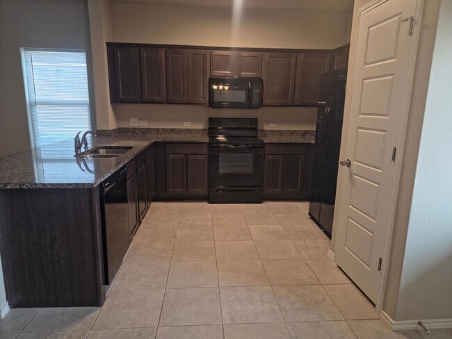 Building Photo - 138-140 Dodge Rd