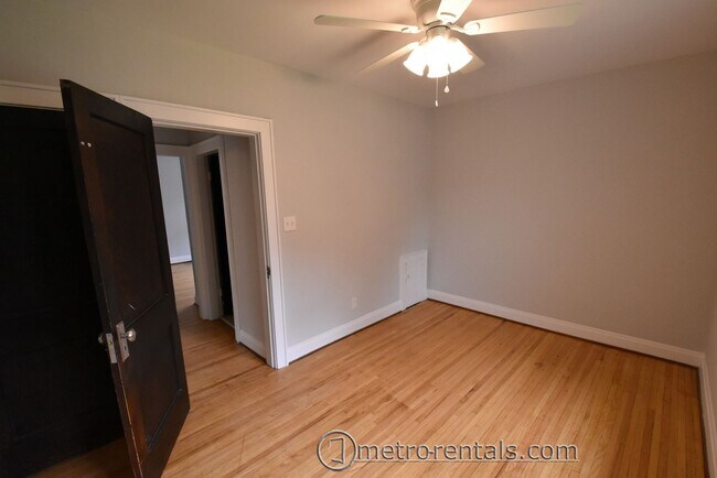 Building Photo - 2832-2834 Indianola Avenue