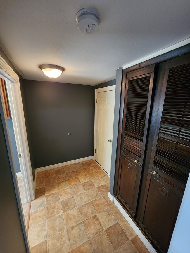 Building Photo - 318 W Feather Pl