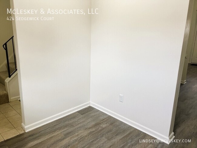 Building Photo - 424 Sedgewick Ct