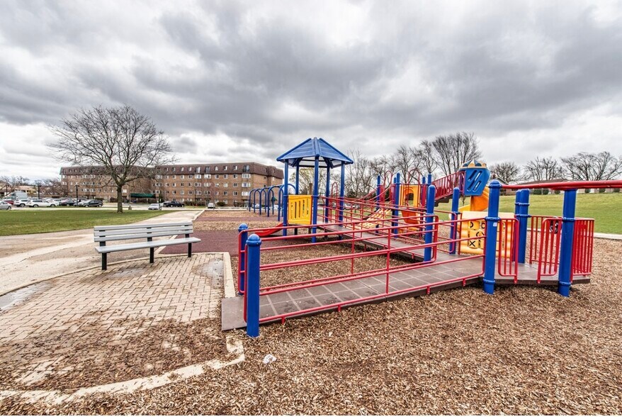 Building Photo - 300 S Roselle Rd