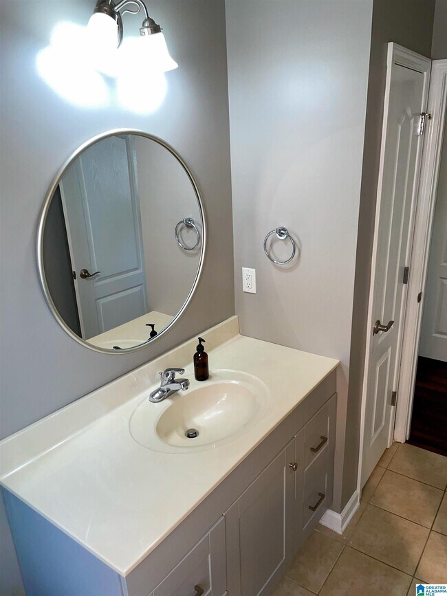 Building Photo - 2715 Oxmoor Glen Dr