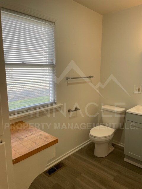 Building Photo - 31 Chicago Ave