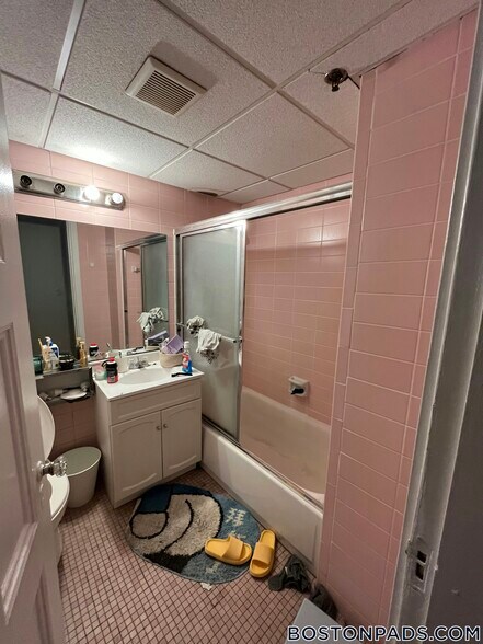 Building Photo - 62 Boylston St