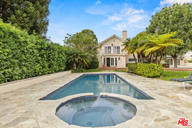 Building Photo - 710 Alta Dr