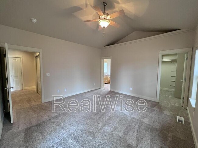 Building Photo - 835 Nutcracker Dr
