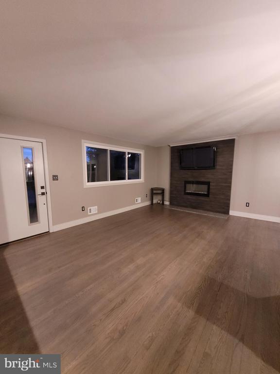 Building Photo - 2710 Rose Valley Dr