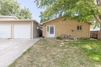 Building Photo - Two bedroom near Twin Peaks Golf Course!