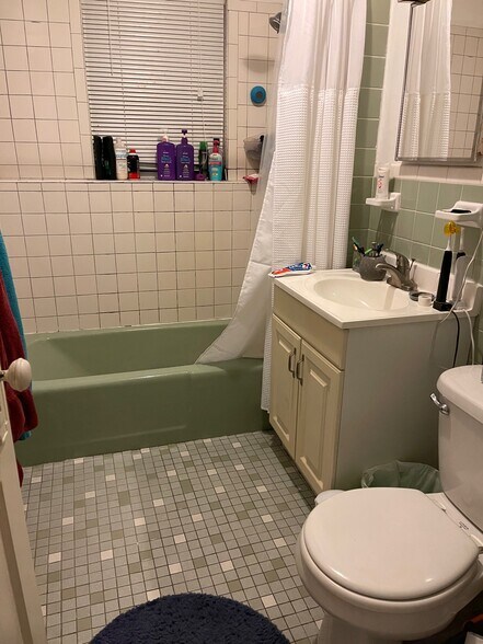 Building Photo - 402 Highland Ave