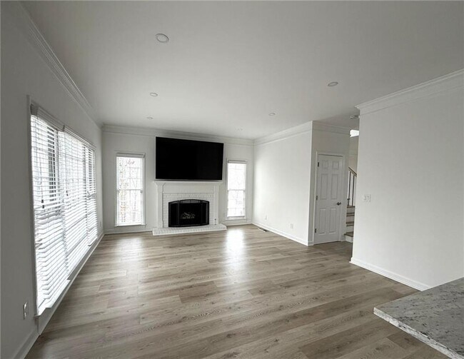 Building Photo - 4865 Chesterfield Ct