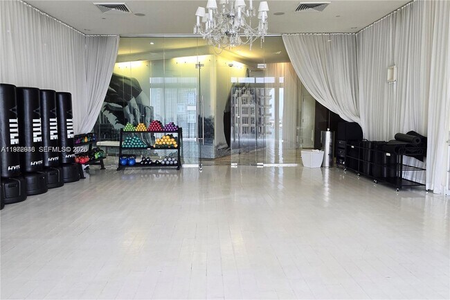 Building Photo - 495 Brickell Ave