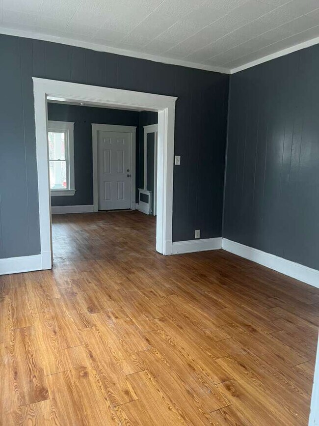 Building Photo - 2989 E 61st St