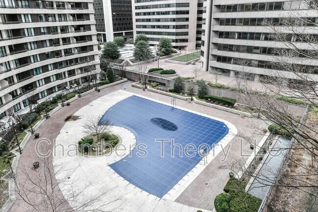 Building Photo - 1200 Crystal Dr