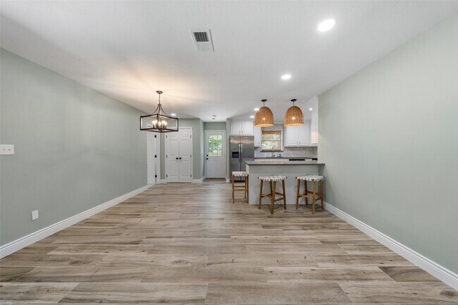 Building Photo - 4884 Holly Ln W