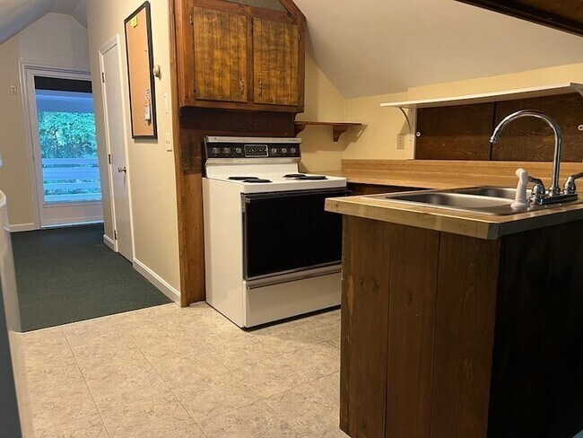 Building Photo - 120 Bond Rd