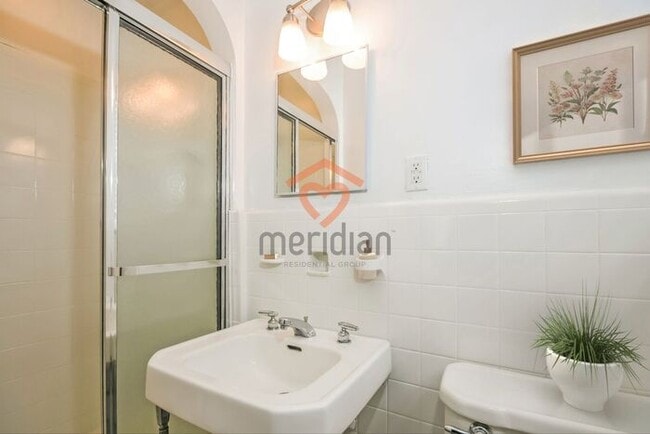 Building Photo - 3 bed / 2 bath home ~ Move-in Today!