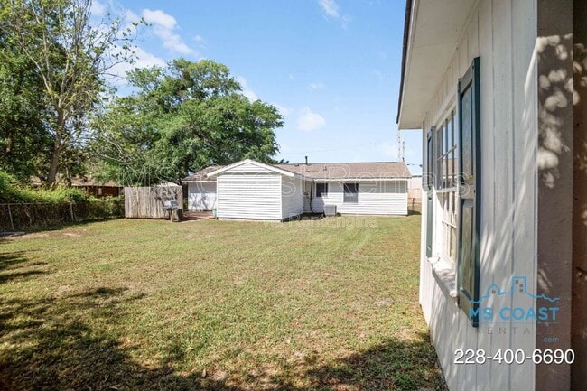 Building Photo - 218 Dogwood Dr