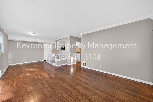 Building Photo - Spacious 3-Bedroom Home with Large Yard – Section 8 Welcome