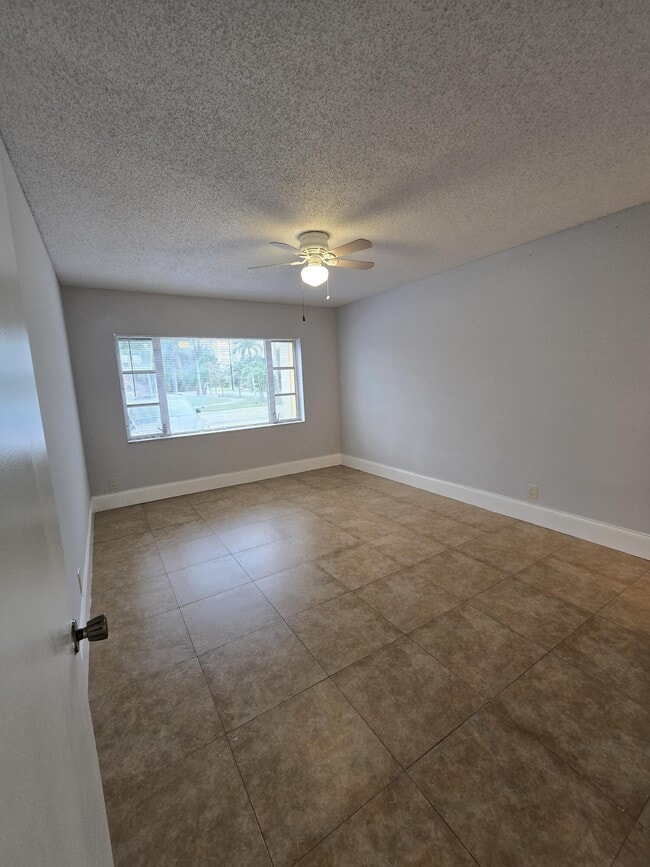 Building Photo - 5840 NE 22nd Way